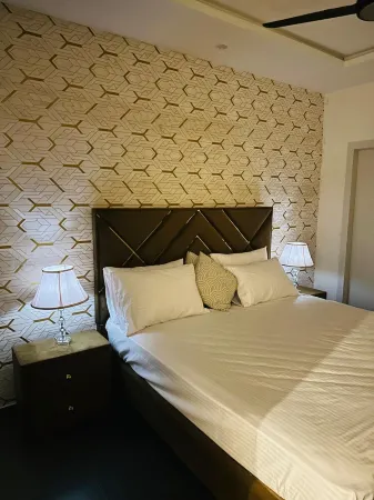 Luxury Designer 1BHK Apartment Отели рядом с достопримечательностью «Раджа Базар»