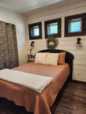 Unique & cozy barn apartment on 5 acre riverfront farm.