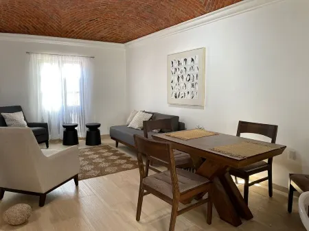 hRuiz Lodgments Real State Отели рядом с достопримечательностью «1980»