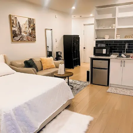 Tastefully furnished new studio in Bear Mountain