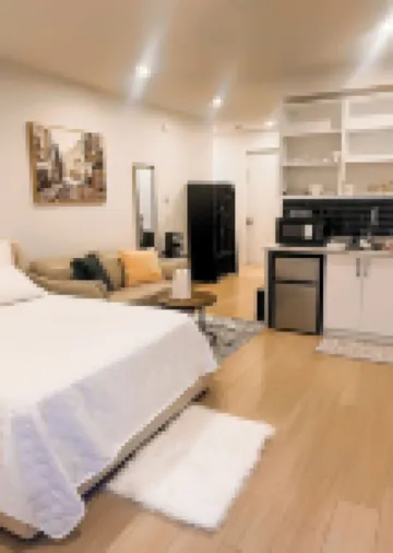 Tastefully furnished new studio in Bear Mountain