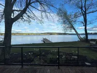Charming 4-bedroom cottage with AC, WiFi on Little Sebago Lake waterfront