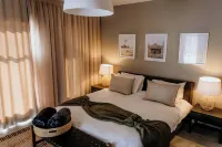 Charming 2-Bedroom Retreat in the Heart of Swakopmund – Walk to Beach & Cafés! โรงแรมใน