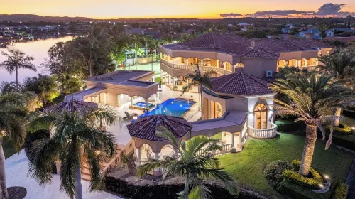 Bellagio Gold Coast / Luxury Mansion Waterfront