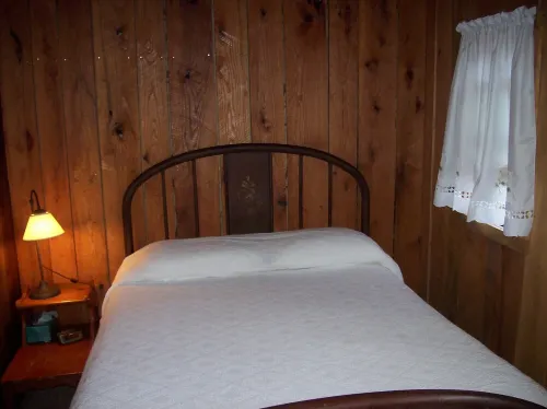 Couples Only Cabin at the Green Cocoon on Table Rock Lake Hotels in Shell Knob