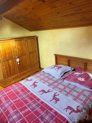 Cosy nest in Théus with panoramic view Hotels in Espinasses