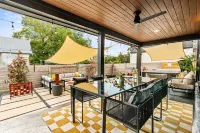 Luxury Central Austin, Hot Tub & Firepit, Minigolf, Private Fenced Yard