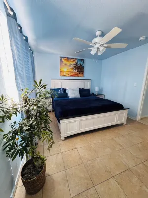 Cozy Apt King Bed w Laundry 25 to Beach Unit #C