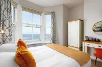 The Clarence Gardens Hotel - Beach