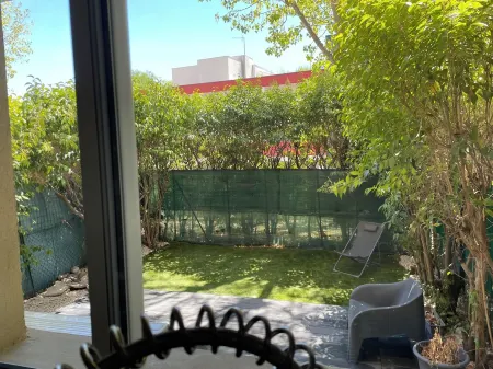 Apartment with garden and jacuzzi!