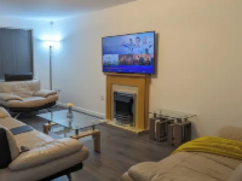 현대적인 집 - 4 베드룸 - 가족 친화적