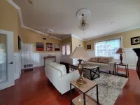 Charming 4-bedroom house with WiFi and AC in tranquil Diamond Bar Hotels in Diamond Bar