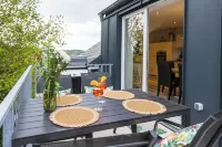 Tropical whisper penthouse in Hof. Balcony, Weber grill, whirlpool, digital check-in Hotels in Hof