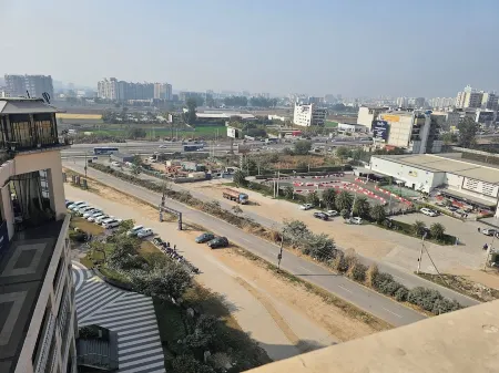 Bliss Stay-bedroom apartment with AC, WiFi in fantastic Zirakpur