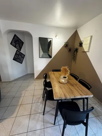 Comfortable family home between waterfalls and heavenly beaches