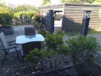 Prestigious Bright Garden Level Hotel a West Vancouver