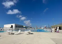 Tranquil Canal Front Villa in Golfers Paradise: Peaceful 3-BDR