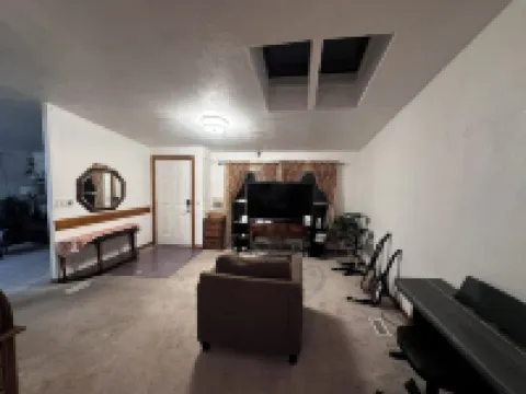 Prime Corvallis Base Camp: Walk OSU & Downtown, 4BR, Game Room, AC, Wii & More