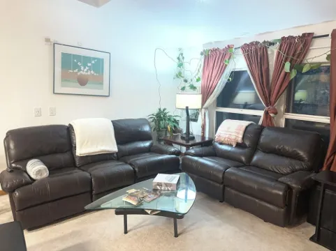 Prime Corvallis Base Camp: Walk OSU & Downtown, 4BR, Game Room, AC, Wii & More