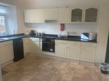 Located in the centre of Kirkby Stephen a 3 bedroom spacious apartment Отели в г. Киркби Стивен