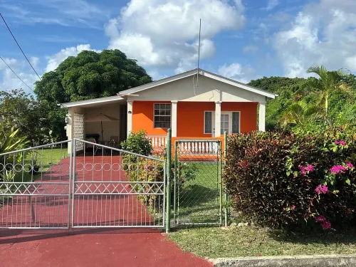 Charming 2-bedroom house on fabulous West Coast with AC, WiFi Hotels in Douglas