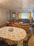 Charming 3-bedroom cabin in Casco with Sebago Lake access and a dock. Hotels in Casco