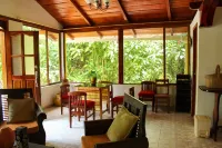 Cabaña rodeada de ríos y arboles. Somos el complemento de tu descanso