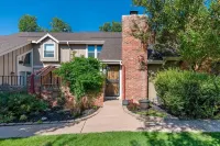 Newly Renovated Two-Story Townhouse w/Two Car Garage Close to the Mountains Hotels in Ken Caryl