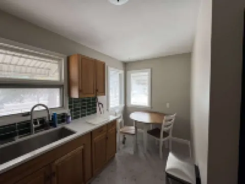 Newly remodeled 2-bedroom house with WiFi, conveniently located in Great Falls