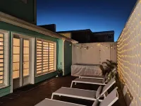 2 minutes from the beach, pool, jacuzzi and parking included in a secure residence!