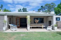 Saddle & Sunset Retreat -Charming Equestrian farmhouse in the countryside.