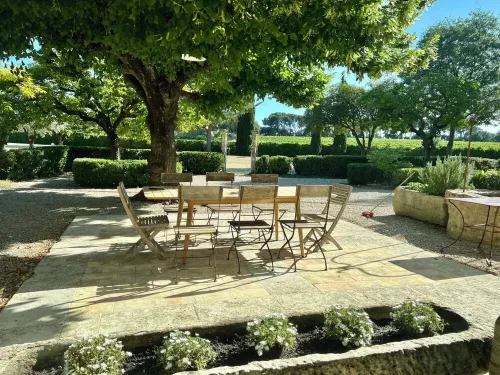 Old farmhouse with majestic view of the vineyards Hotels in Carpentras