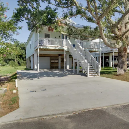 Sunny Gulfport Vacation Rental Walk to Beaches!