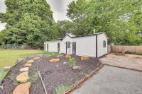 Springdale Vacation Rental ~ 9 Mi to Fayetteville! - parking