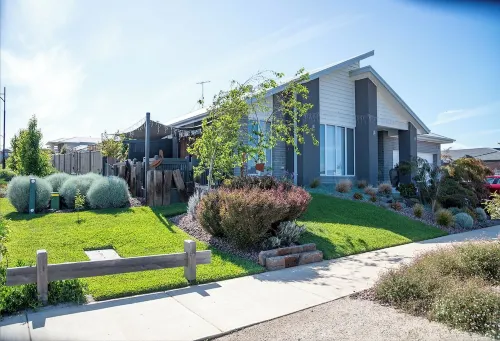 Bellarine getaway close to the beach, deck, BBQ, WiFi. Pet friendly Hotel di Curlewis
