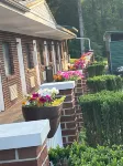Pinetree Inn Hotels in Parsons