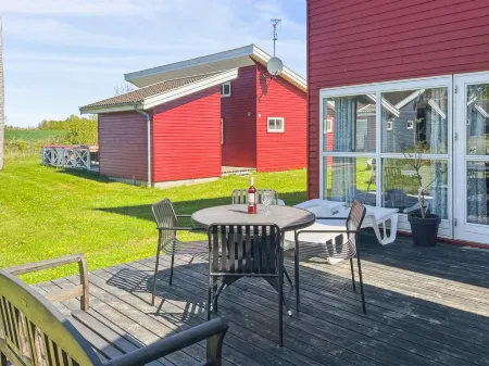 "Carlie" - 2.8km from the Sea