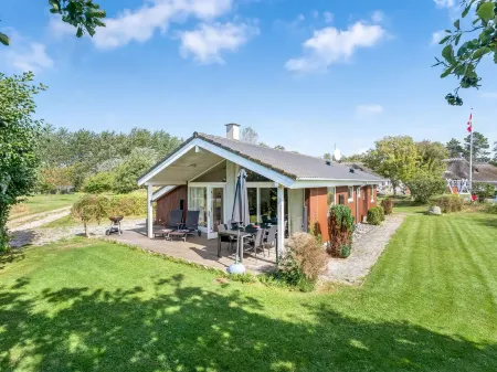 "Alvina" - 45m from the sea Отели в г. Dannemare