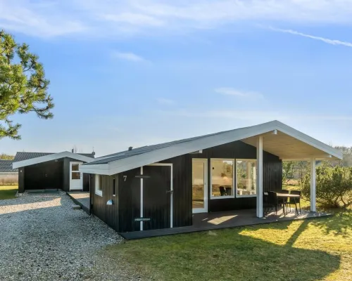 "Mirkka" - 200m from the sea 格萊斯堡酒店