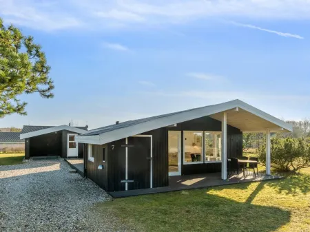 "Mirkka" - 200m from the sea Отели в г. Glesborg