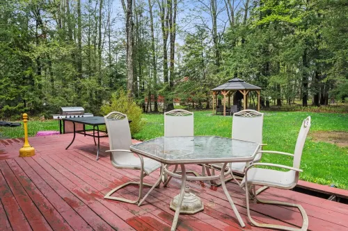 Game Room-Pool Table-Wet Bar-Fire Pit-Lake Access