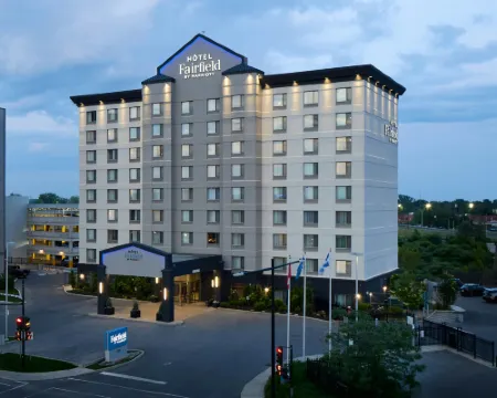 フェアフィールド イン & スイーツ バイ マリオット モントリオール エアポート ドルヴァルのホテル