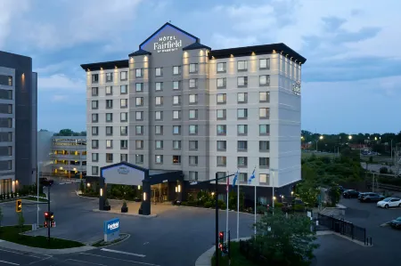Fairfield Inn & Suites Montreal Airport Отели в г. Дорваль