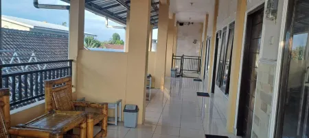 Bintang Khanida Syari'ah