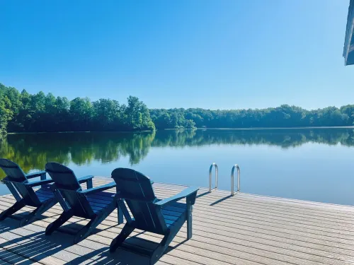 Sunrise at Lake Anna: Lakefront, Boathouse, Pickleball, Golf, Hot Tub, Arcade