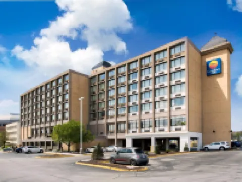 Comfort Inn & Suites Event Center Hotels near State Historical Building