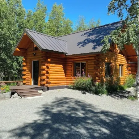 Beautiful Comfy Alaskan Log Home 1