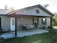 駝鹿布法羅河山林小屋. 康普頓住宿飯店