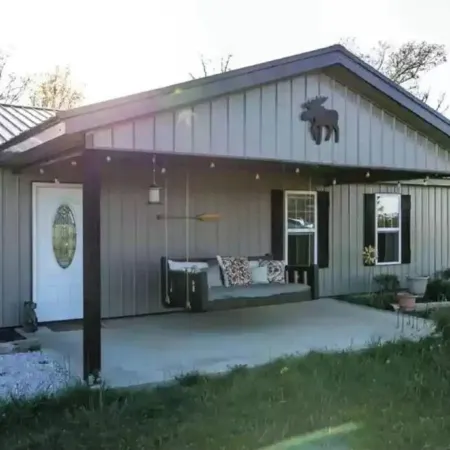 The Moose Lodge by the Buffalo River. Отели в г. Комптон