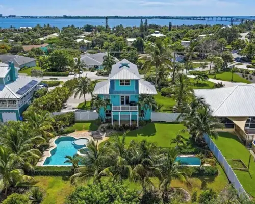 Stunning 4/3 w/ Heated Pool, Water View & Arcade! Hotels in Jensen Beach